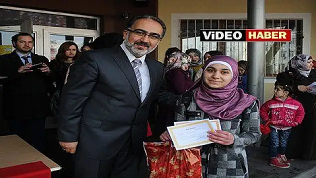 Kayseri'de 6 bin 833 Suriyeli öğrenci karne heyecanı yaşadı