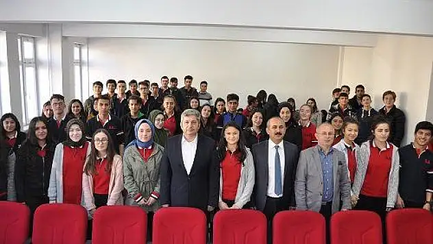 Başkan Altun öğrencilerle tecrübelerini paylaştı