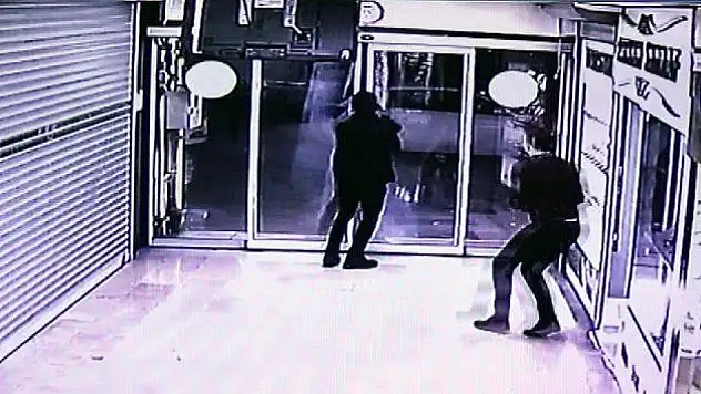 Hırsıza 'kapı' engeli