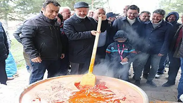 BAŞKAN ÇOLAKBAYRAKDAR, ŞÜKÜR SOFRASINDA VATANDAŞLARLA BULUŞTU