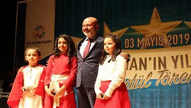 KOCASİNANLI ÇOCUKLAR VATAN VE MİLLET SEVGİSİYLE YARIŞTILAR