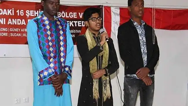 Endonezyalı öğrencilerden Kur'an ziyafeti 