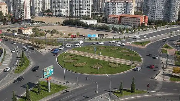 Büyükkılıç'tan katlı kavşak müjdesi