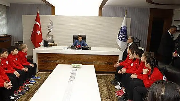 BÜYÜKŞEHİR BAŞKANI SUDENUR GÜNDÜZ