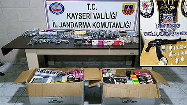 Jandarmadan esrar, kaçak saat ve makyaj malzemesi operasyonu