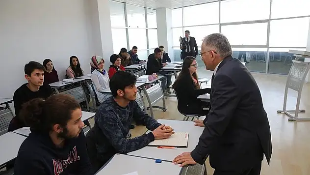 'Eğitimde başarının sırrı günlük ve düzenli çalışmaktan geçer'