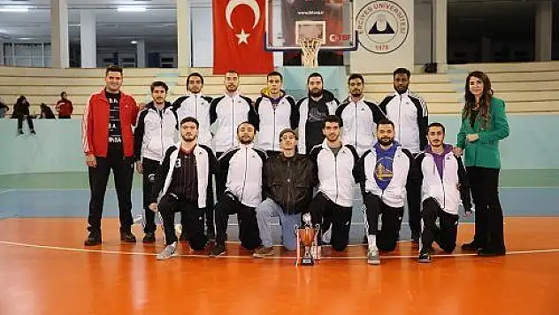 AGÜ Erkek Basket takımı yenilgisiz şampiyon