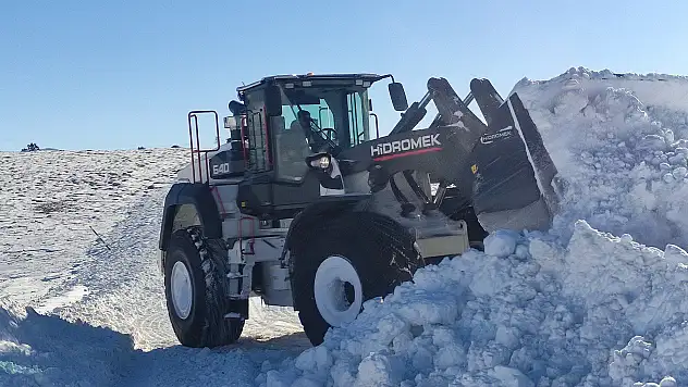 Büyükşehir, 547 mahalle yolunu ulaşıma açtı