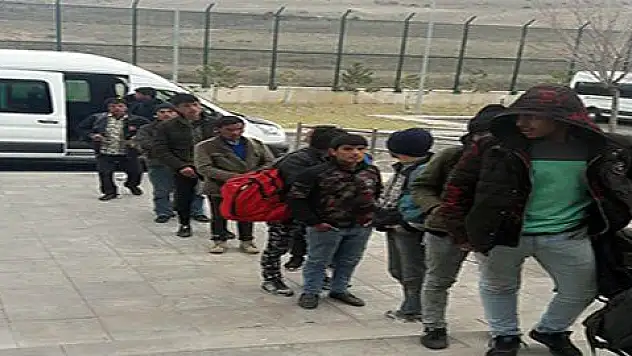 Kayseri'de 13 kaçak göçmen yakalandı