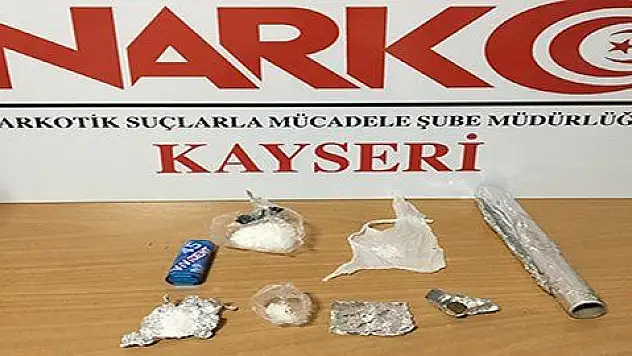Zehir taciri 4 kişi yakalandı 