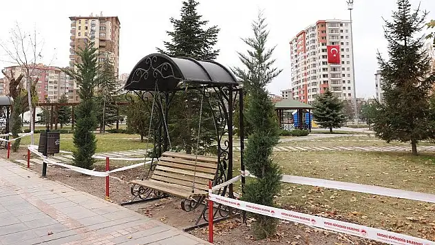 Parklarda farklı banklar