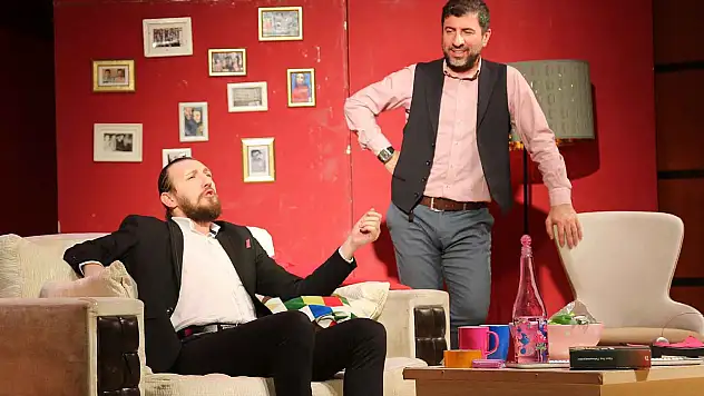 Büyükşehir'de tiyatroseverleri unutmadı 