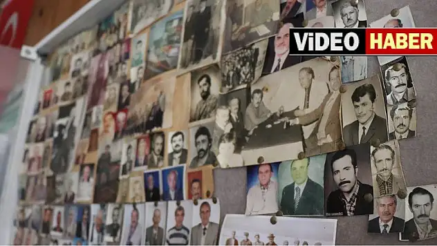 Bu fotoğraf panosunu gören duygulanıyor