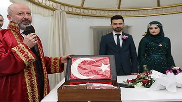 KOCASİNAN'DA 6 AYDA BİN 255 ÇİFT, MUTLULUĞA İMZA ATTI