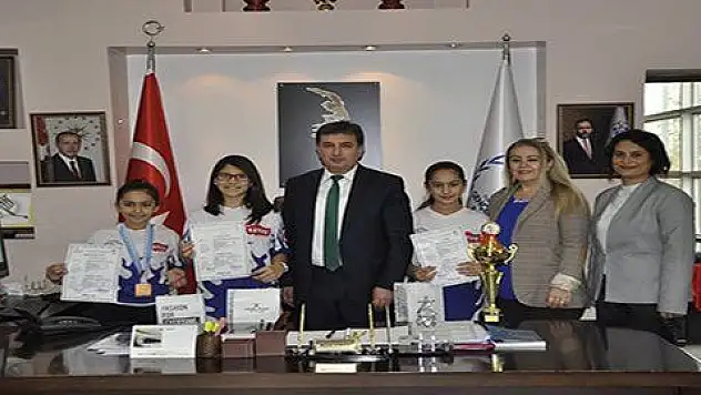 Şampiyon atıcılardan Eskici'ye ziyaret 