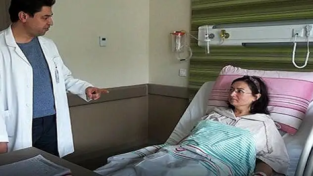 Karın ağrısı şikayetiyle geldi, karnından 6 kiloluk kitle çıktı