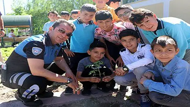 İnternet bağımlılığından sebze yetiştirerek uzaklaşacaklar