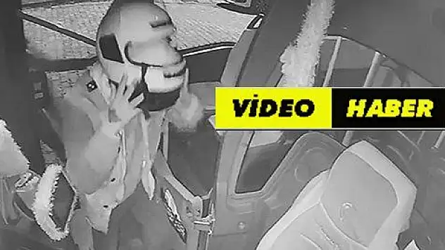 'Kasklı hırsız' bozuk para çalarken zor anlar yaşadı 