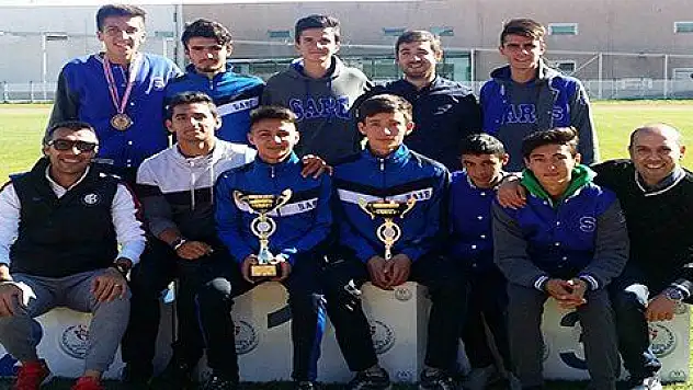 Cumhuriyet Koşusu 'na Sare Koleji damga vurdu 