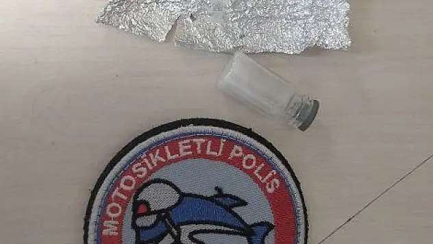 Cam şişe içerisindeki uyuşturucuyu Yunus Timleri buldu