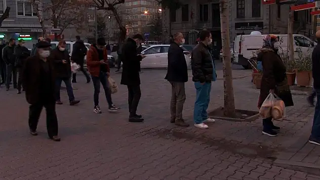 Kayseri'de yılbaşı kısıtlaması öncesi alışveriş yoğunluğu