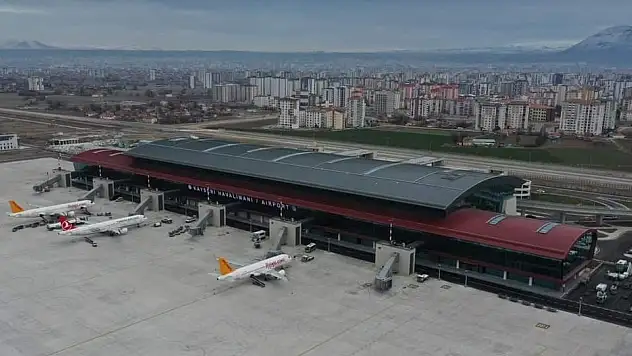 Kayseri Havalimanı'nda uçakların biri indi biri kalktı: Yolcu sayısı milyonlara ulaştı!