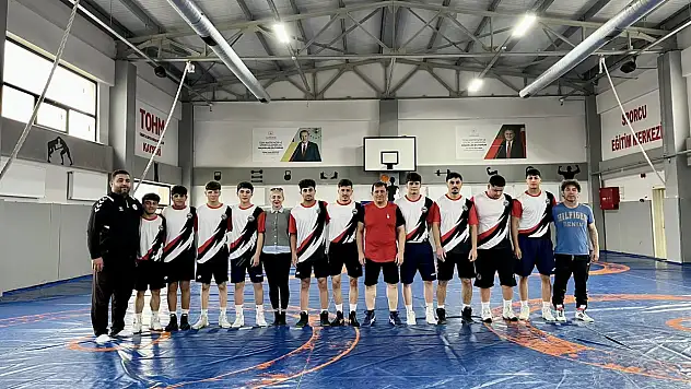 Kayseri İl Müdürü Kabakçı güreş mayosu giyerek antrenman yaptı