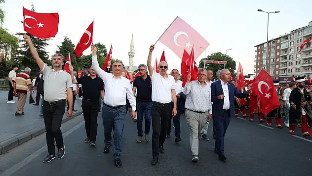 Kayseri iş dünyasından demokrasi nöbeti: 'Kahrolsun darbeciler'