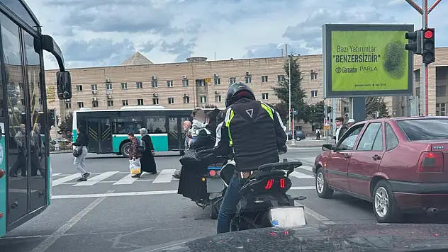 Kayseri İstasyon Caddesi'nde tehlikeli yolculuk!