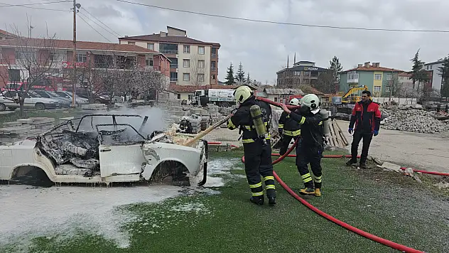 Kayseri İtfaiyesi eğitim verdi, araç yangınına müdahale yapıldı
