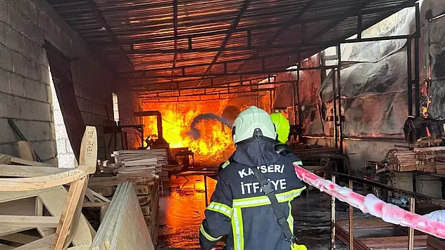 Kayseri İtfaiyesi'nden OSB'deki yangına anında müdahale