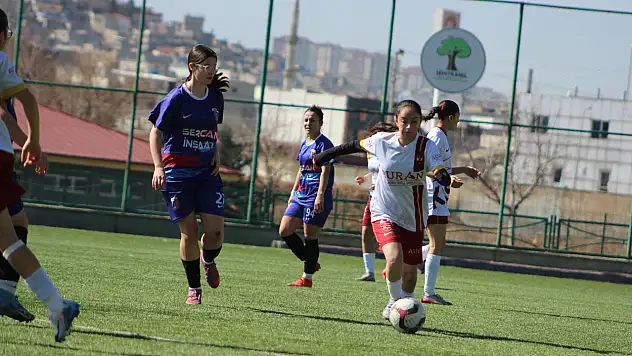 Kayseri Kadın FK gol oldu yağdı
