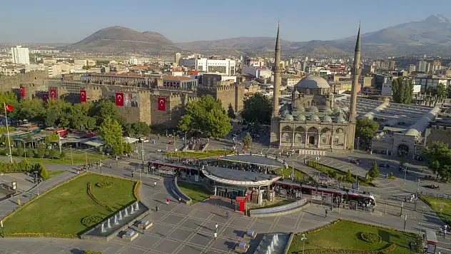 Kayseri kısa kısa: İstihdam, Samsunlu şirket, TOMTAŞ, Yıkım, Cumhuriyet Meydanı, Kayserispor...