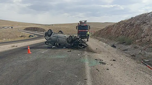 Kayseri-Malatya yolunda otomobil devrildi - Yaralılar var!