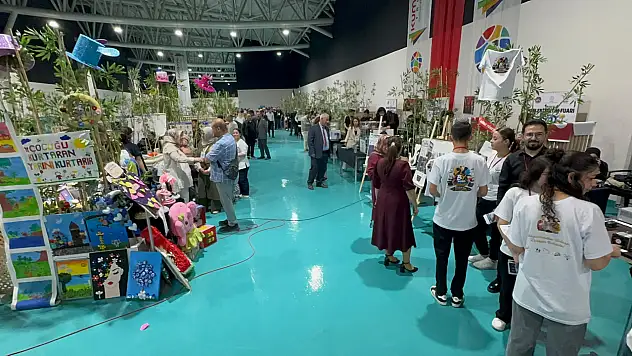 Kayseri Mesleki Eğitim Fuarı kapılarını Kumsmall AVM'de ziyaretçilerine açtı