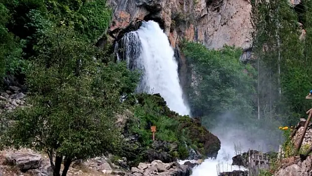 Kayseri'nin doğa harikası Kapuzbaşı Güney Şelalesi kurudu