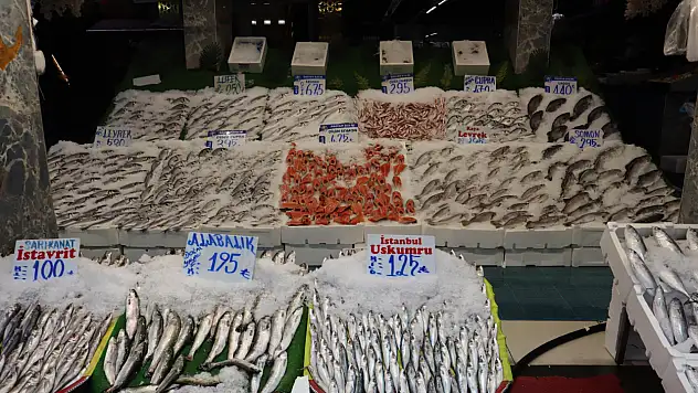 Kayseri'nin en işlek cadde balıkçıları ramazan mesaisinde