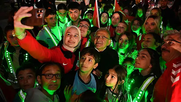 Kayseri'nin gençlere yönelik yatırımları 19 Mayıs mesajında anlatıldı!