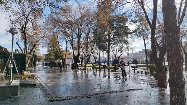 Kayseri'nin göbeğinde sürpriz karar: Parktaki kafe neden kaldırıldı?