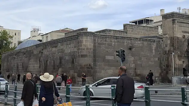 Kayseri'nin kalbinde korkutan manzara! Bir anlık hata faciaya dönüşebilir