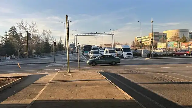 Kayseri'nin kilit noktası Sümer Üst Geçidi'nin o hali vatandaşların tepkisini çekiyor: İşte nedeni!