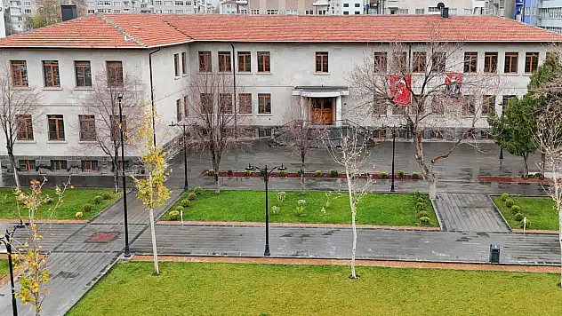 Kayseri'nin merkezinde büyüleyen çalışma: Adeta küllerinden yeniden doğdu!