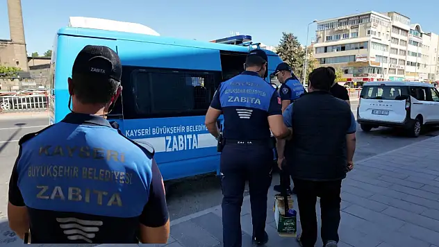 Kayseri'nin merkezinde dilenci denetimi: Göz açtırmıyorlar!