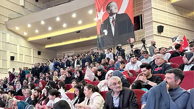 Kayseri'nin meşhur pankartı o başkan için de açıldı!