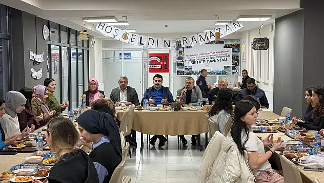 Kayseri'nin o ilçesinde protokol ve öğrenciler aynı sofrada birleşti
