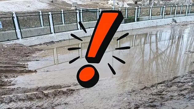 Kayseri'nin o ilçesinde yağış sonrası tehlike büyüdü: Yol kazaya davetiye çıkarıyor