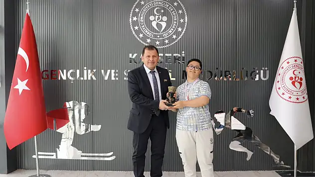 Kayseri'nin özel sporcularından anlamlı ziyaret: 'Başarı engel tanımaz'