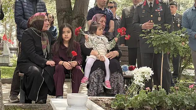 Kayseri'nin şehit anneleri oğullarının kabirlerini ziyaret etti
