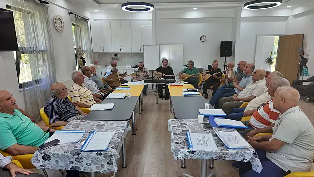 Kayseri'nin Ulu Çınarları türkülerle geçmişi günümüze taşıyor