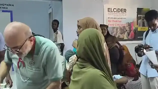 Kayseri'nin ünlü doktoru Somali'de şifa dağıtıyor!
